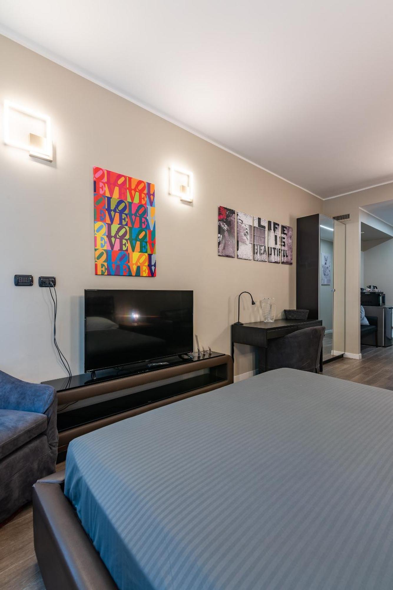 Double L Luxury Suite Милан Экстерьер фото