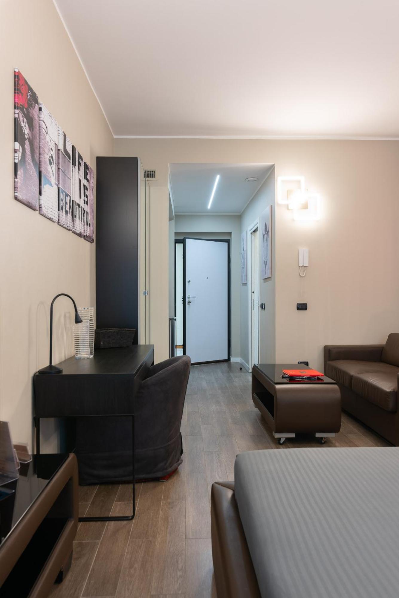 Double L Luxury Suite Милан Экстерьер фото